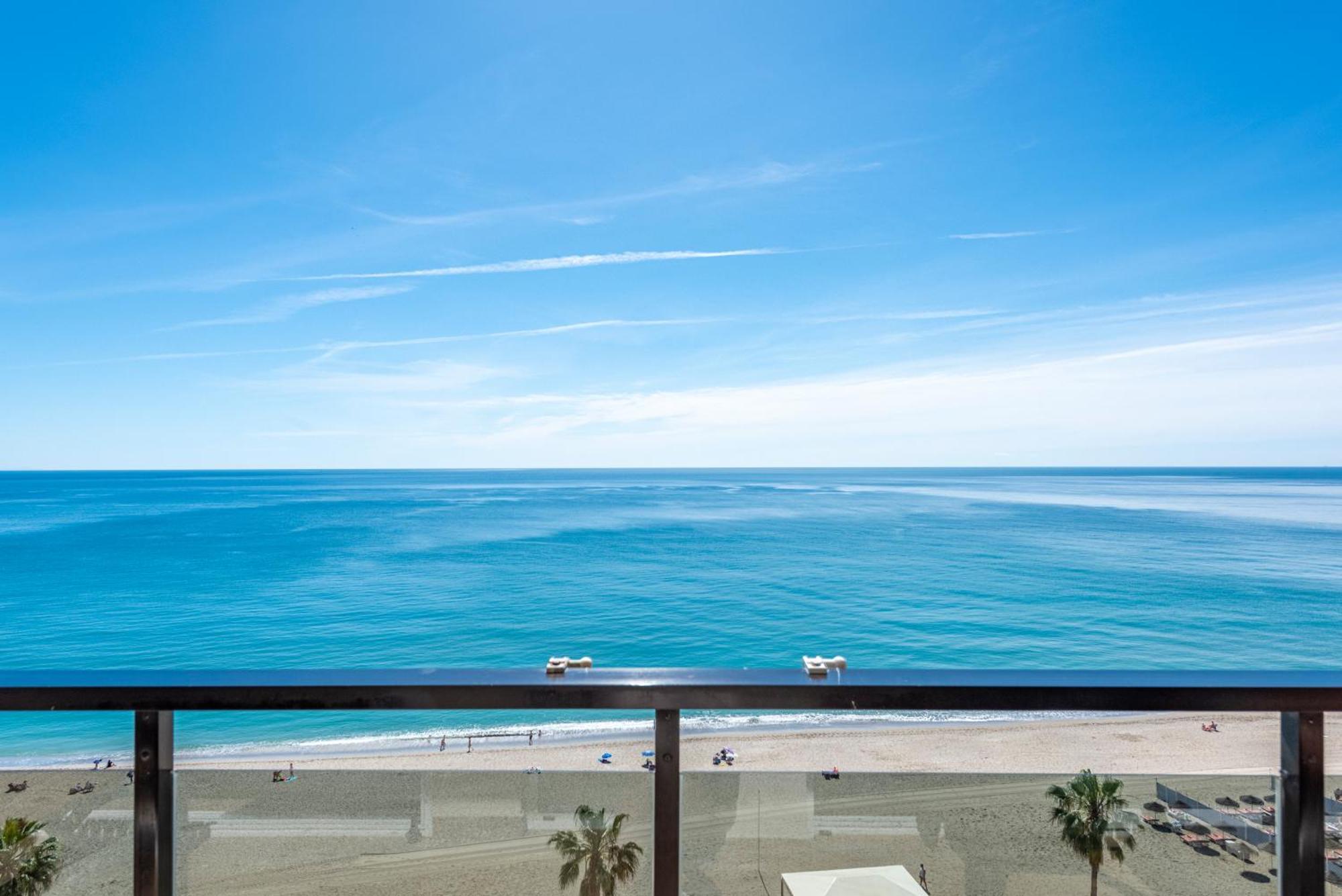 Beachfront -- New Luxury Apartment -- 1ª Linea Playa -- Fuengirola City Center -- Private Parking -- Panoramic Sea Views -- Экстерьер фото
