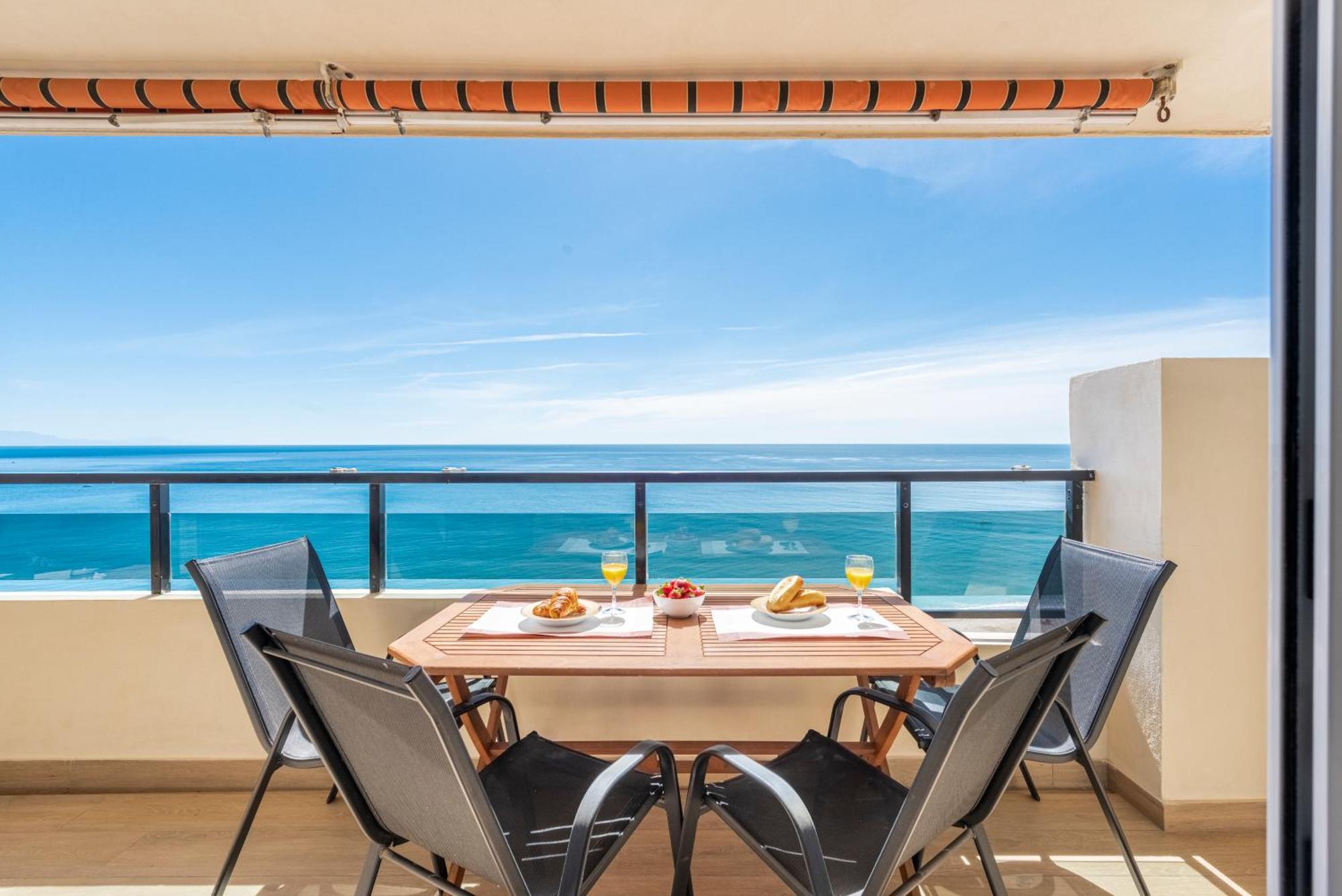 Beachfront -- New Luxury Apartment -- 1ª Linea Playa -- Fuengirola City Center -- Private Parking -- Panoramic Sea Views -- Экстерьер фото